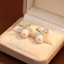 2025 High-End Pearl & Diamond Stud Earrings: Luxurious, Unique Design, Light Luxury Temperament. perlas/balta