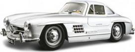 Žaislinis automobilis Bburago Mercedes-Benz 300SL 1954 394212, sidabro sp.