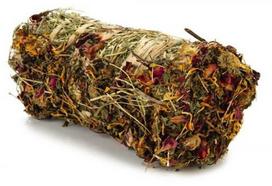 Skanėstas graužikams Beeztees Hay Bale with Flowers, graužikams, 0.21 kg
