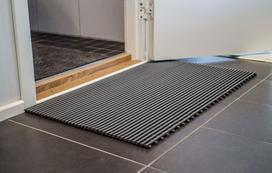 Durų kilimėlis Nerostep Seifti, juoda sp., 60 cm x 40 cm