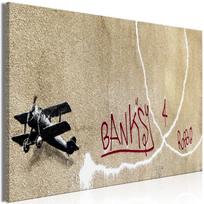Reprodukcija Artgeist Banksy'S Plane - Red Graffiti Text On Mural Background, i-c-0144-b-a, 30 cm x 20 cm