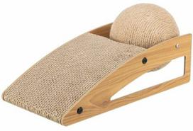 Kačių draskyklė Trixie Ramp With Ball, 40 cm x 17 cm x 20 cm