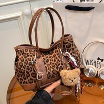 Meng Commuting Crossbody Bag, Handbag, Bucket Bag without pendant kava