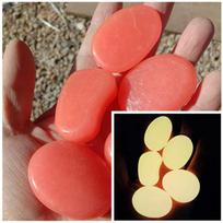 10pcs Decoration 4.5cm Luminous Pebbles Glow in Dark DIY Garden Luminous Stone Garden Decoration Big Big Stone Fish Tank tamsiai oranžinės spalvos