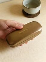 Gucci rudas metalinis kietas akinių nuo saulės dėklas ruda