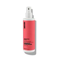 MOOD DREAM CURLS HD MIST nenuskalaujamas purškiklis plaukams 200ml. Perkant Mood prekių daugiau nei už 100 eur - dovanų Mood color protect šampūnas 400 ml + kondicionierius 290 ml 27 eur vertės