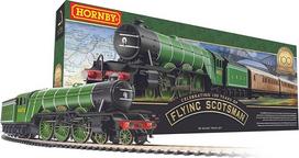 HORNBY R1255M "Flying Scotsman" traukinio komplektas - analoginio mastelio geležinkelio modelis su lokomotyvu, 3 vagonais ir ovaliais starterio bėgiais - pradiniai elektrinių modelių geležinkelio rinkiniai - mastelis 1:76