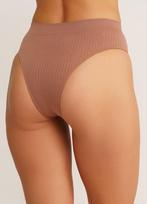 Braziliško kirpimo kelnaitės su tekstūriniu „kasos“ raštu BRASILIAN BRIEFS BRAID Giulia, spalva mokko