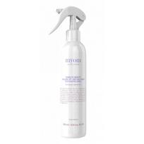 Myom Natural Haircare Sea Salt Wave Spray Apimties suteikiantis plaukų purškiklis, 200ml