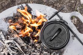 Ketaus puodas PETROMAX Dutch Oven 5,5l Su kojelėmis
