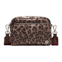Lululemon Everywhere 2L Nuimama Diržo Kryžmai Nešiojama Rankinė Moteriškos Rankinės Walnut LU9DAMS-076334 Crispy Walnut