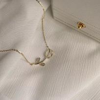 Elegant Cat's Eye Tulip Necklace - Light Luxury Clavicle Chain for Women, Ideal for Christmas or Birthday Gifts auksas