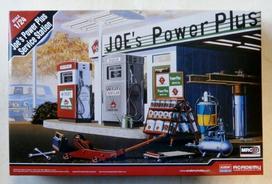 Klijuojamas modelis Academy Hobby 15122 Joe's Power Plus Gas Service Station 1/24