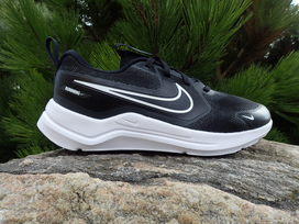 Nike Cosmic Runner