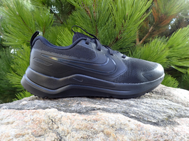 Nike Cosmic Runner