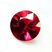 Natūralus kraujo raudonumo rubinas, apvalaus deimanto pjūvio, 9,00 ct, laisvas brangakmenis 12 mm raudona