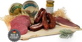 "Black Forest" mėsinės dovanų krepšelis lininiame maišelyje - 8 dalių dovanų krepšelis su gardžiomis ir pikantiškomis dešrelėmis, pvz., kumpiu, "Country Hunter", "Cherry Water Salami", kumpio dešrelėmis