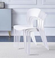 "Hallowood Furniture Stoker" sukraunamos plastikinės valgomojo kėdės 4 baltos spalvos modernios tvirtos sukraunamos kėdės virtuvei, namams, biurams, restoranams ir kavinėms