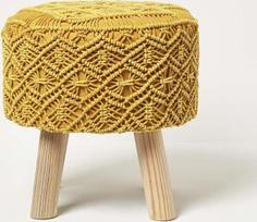 "Homescapes" Willow Boho stiliaus macrame taburetė aukso geltonos spalvos 41 x 43 cm audinio taburetė Apvali geltona taburetė su medinėmis kojomis