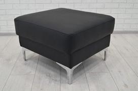 Quattro Meble Juoda natūralios odos taburetė Karvės odos sėdynės kubas 60 x 55 cm Kojų taburetė Tikros odos "Puff Edge" modelis su trapecijos formos nerūdijančio plieno chromuotomis kojelėmis