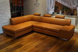 Quattro Meble Konjako spalvos natūralios odos kampinė sofa London II 3Z 275 x 200 cm Sofa-lova su lovos funkcija, lovos dėže ir galvos atlošais Ruda lygi natūrali oda Venecija Konjako spalvos kampinė sofa Didelis spalvų pasirinkimas