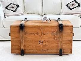 Uncle Joe´s Roosevelt kavos staliukas Skrynios stalas Vintage Shabby Chic stiliaus Medžio masyvo rudos spalvos su laikymo vieta ir dangčiu Medinė dėžutė Šalutinis stalas Kaimo namų svetainės stalas Medinis stalas Riešutmedžio stalas