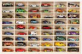 Vitrina, suderinama su "Hot Wheels Truck" dizainu - 54 skyrių žaislų lentyna - tvirta medinė saugykla - modernus dizainas