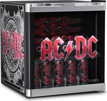 °CUBES AC/DC mini šaldytuvas 48 l - gėrimų šaldytuvas su stiklinėmis durimis ir keičiamais durų vyriais Tylus ir efektyvus energijos vartojimas (39 dB) Puikiai tinka barams, biurams ir žaidimams Kultinis dizainas roko gerbėjams