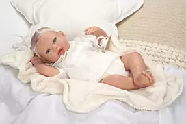 Reborn lėlytė baltais rūbeliais, mergaitė, 45 cm