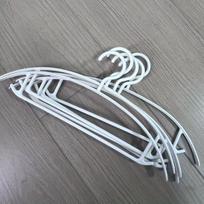 Plastikinės pakabos su juostelėmis, Baltas