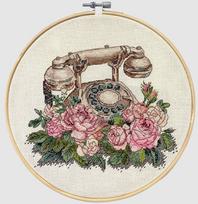 Siuvinėjimo kryželiu rinkinys „Laukiu tavo skambučio“ su retro gėlių motyvu, 20×16 cm