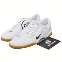 Nike Total 90 Futbolo bateliai Moteriški IB5666-100 Balti Dydis EU 37.5 balta