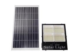 LED 200w lauko šviestuvas su lcd ekranu pasikraunantis nuo saulės su valdymo pulteliu