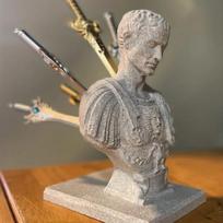 3D spausdinta Julijaus Cezario statulėlė Biuro stalo rašiklių laikiklis Biuro stalo organizatorius Biuro dekoras rašiklių stovas Dovana Raštinės reikmenys mokytojo dovana marmuras