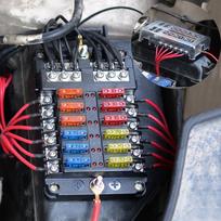 6/12 krypčių ašmeninių saugiklių dėžutės laikiklis 12-24V su plastikiniu dangteliu automobiliui, valčiai, kemperiui, RV maitinimo skydeliui grandinės apsaugos priedas 6 Routes