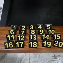 1-40 Akrilinės V formos numerių lentelės Stalo numerių kortelės Rinkinys Ženklai Padėties žymekliai Restoranams Viešbučiams Renginiams Vestuvių Sėdimosios vietos etiketės