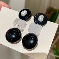 Baroque Pearl Studs: Unique Black Disc Earrings for Autumn/Winter