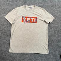 Naujas su etiketėmis YETI šaldytuvo marškinėlis, dydis L, 22x28, pilkas su užrašu 2XL