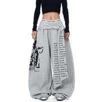 Stylish Early Autumn Sweatpants: Retro Letter Print, Drawstring, Layered Curved Blade Design, Loose Wide-Leg Street Dance Pants. M