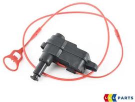 VAG Audi Q7 4M Kuro degalų bako dangtelio užrakto atleidimo mechanizmo solenoidas, originalus 4M0862153D