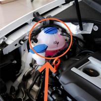 Radiatoriaus aušinimo skysčio bakelis 1K0121407A Automobilio varikliui VW Golf MK6 Jetta MK5 Tiguan Passat CC balta