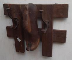 Antique Shoe Mold Coat Rack: Reclaimed Wood Wall Hooks 16” X 8” X 24” (l x w x h) įvairiaspalvis