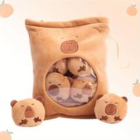Kawaii kapibaros užkandžių maišelis, pliušinis žaislas. Minkštas ir mielas kapibaros pliušinis maišelis, kuriame telpa keturi kapibaros jaunikliai. Juokingi pliušiniai gyvūnai. 20cm