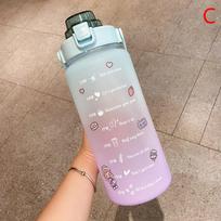 Lipdukai Vandens butelis su šiaudeliais 2000 ml Mielas nešiojamasis svarstyklių butelis vandens virdulys 2000ml