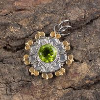 Peridoto pakabukas, brangakmenių papuošalas, 925 prabos sidabro pakabukas, rankų darbo papuošalas, gimtadienio akmens pakabukas, dovana jam 1.26 inches žalia