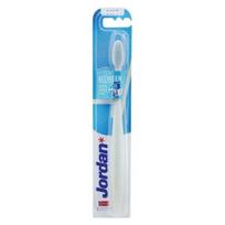 Jordan Ypač minkštas dantų šepetėlis tarpdančių valymui Clean Between Ultra Soft Toothbrush White
