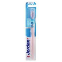 Jordan Ypač minkštas dantų šepetėlis tarpdančių valymui Clean Between Ultra Soft Toothbrush Pink