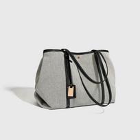 2025 New Casual All-matching Canvas Portable Tote Bag Large Capacity Commuting One-shoulder Mommy Female Personality Trend 37x19x26cm juoda