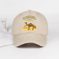 Vintažinė „Camel“ dykumos scenos marginta skalauta beisbolo kepuraitė - Reguliuojama unisex vintažinė kepuraitė lauko žygiams ir alpinizmui smėlis