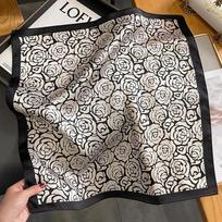 Natūralaus šilko kaklaskarės Moteriška foulard Mielas braškių raštas 100% tikro šilko kvadratinė skara moterims Rankinės juostelė Plaukų juosta Skarelė 53x53CM